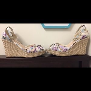 Floral wedges